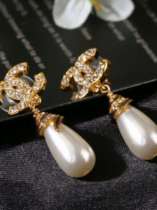 Chanel Pearl Earrings - Picture 3 of 5